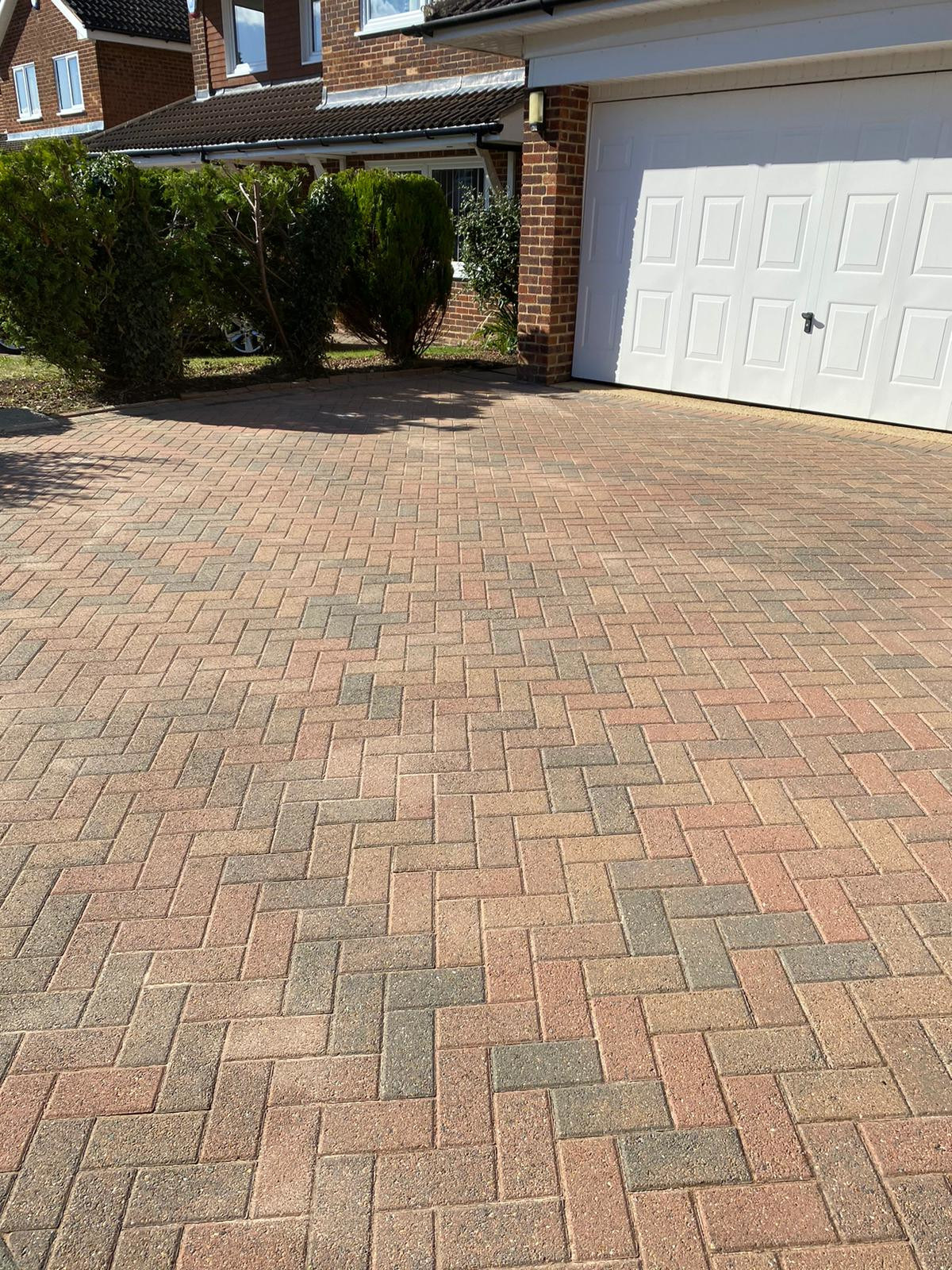 Pressure washing to driveway in St Albans Abbots Langley Barnet Berkhamsted Borehamwood Chipperfield Harpenden Hemel Hempstead Leighton Buzzard London Colney Rickmansworth Tring Watford Welwyn Garden City Wheathampstead