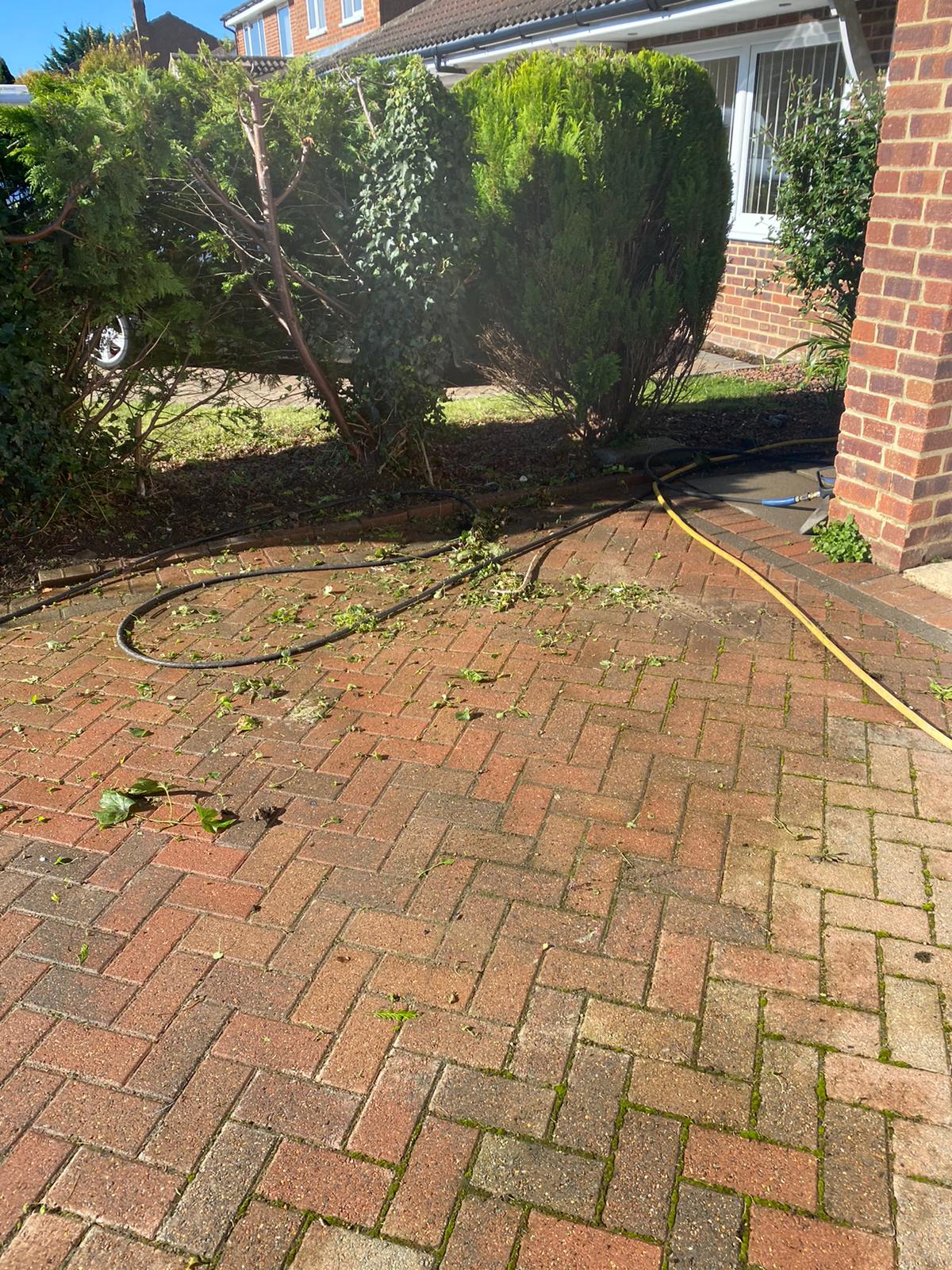 Pressure washing to driveway in St Albans Abbots Langley Barnet Berkhamsted Borehamwood Chipperfield Harpenden Hemel Hempstead Leighton Buzzard London Colney Rickmansworth Tring Watford Welwyn Garden City Wheathampstead